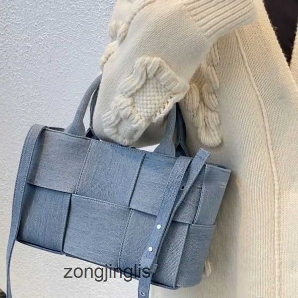 bags bag designer botteges cassettes single 2023 shoulder women's denim woven tote venetas large capacity portable same style 8652
bags bag designer botteges cassettes single 2023 shoulder women's denim woven tote venetas large capacity portable same style 8652