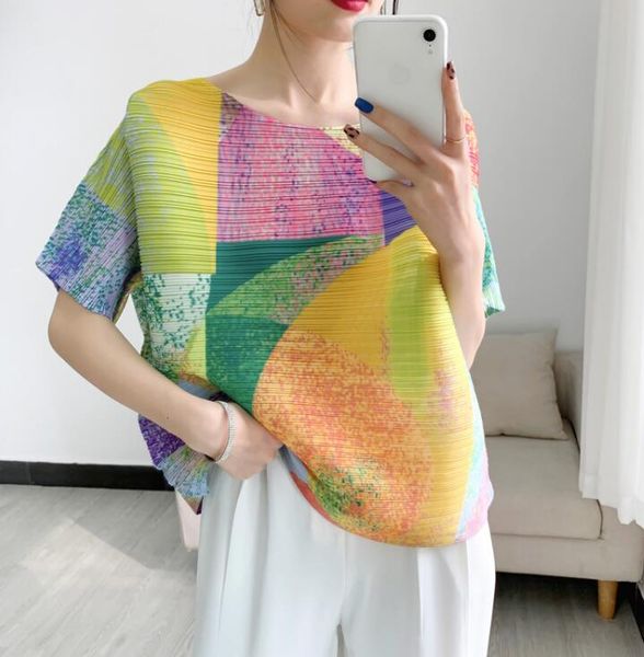 2023 new luxury issey new product pleated women's printed coat short sleeve round neck t-shirt, White
2023 new luxury issey new product pleated women's printed coat short sleeve round neck t-shirt, White