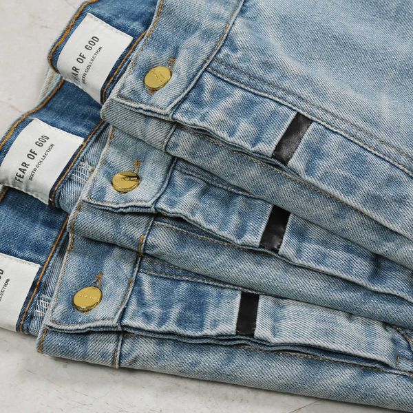 the correct version of fog season 6 with torn streamers, washed jeans, zippered hems, high street pants for men and women, Blue
the correct version of fog season 6 with torn streamers, washed jeans, zippered hems, high street pants for men and women, Blue