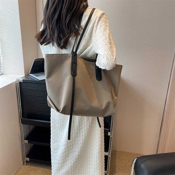 2023 new oxford cloth large capacity shoulder bag commuter fashion girl underarm student handheld tote purses
2023 new oxford cloth large capacity shoulder bag commuter fashion girl underarm student handheld tote purses