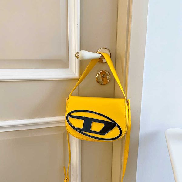 dise dingdang bag 2023 spring new niche design cool trend saddle bag one shoulder crossbody handbag
dise dingdang bag 2023 spring new niche design cool trend saddle bag one shoulder crossbody handbag