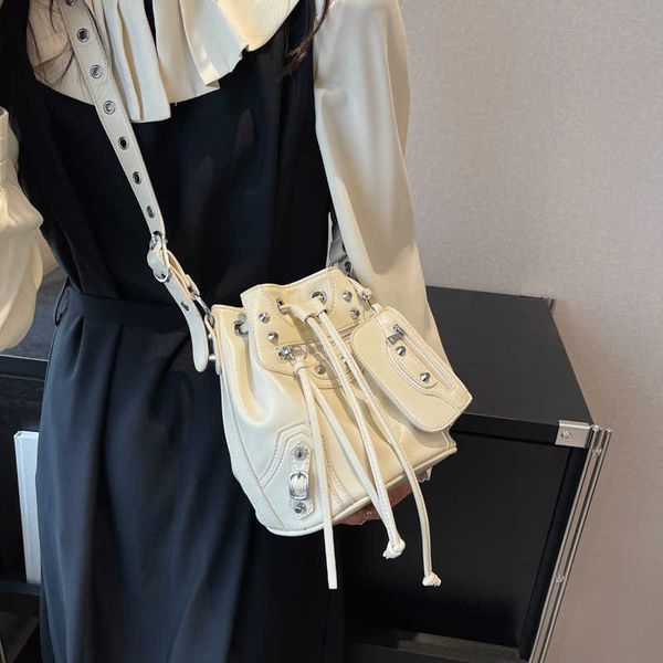 evening bags women's 2023 new trendy and fashionable bucket crowd design rivet locomotive personalized crossbody bag
evening bags women's 2023 new trendy and fashionable bucket crowd design rivet locomotive personalized crossbody bag