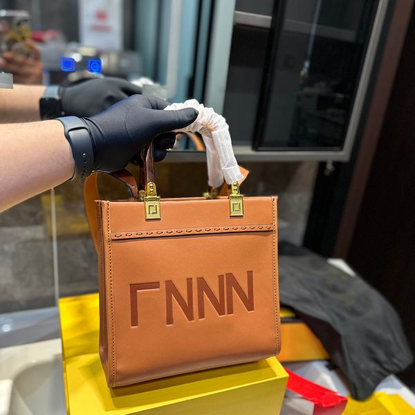 designer bag classic handbag tote bag 5a leather hand-sewn shoulder bag large capacity shopping bag brown alphabet crossbody socialite dinne
designer bag classic handbag tote bag 5a leather hand-sewn shoulder bag large capacity shopping bag brown alphabet crossbody socialite dinne