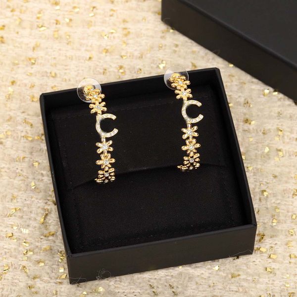 2023 luxury quality charm large size drop earring with holow design and sparkly diamond in 18k gold plated have box stamp ps7341b, Golden
2023 luxury quality charm large size drop earring with holow design and sparkly diamond in 18k gold plated have box stamp ps7341b, Golden