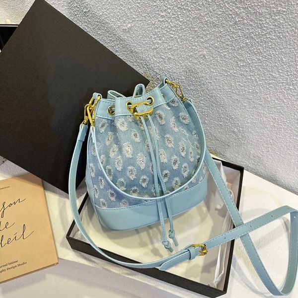 fashion jeans mini bucket bags classic drawstring shoulder bag luxury designer evening dress handbag tote detachable shoulder strap women cr
fashion jeans mini bucket bags classic drawstring shoulder bag luxury designer evening dress handbag tote detachable shoulder strap women cr