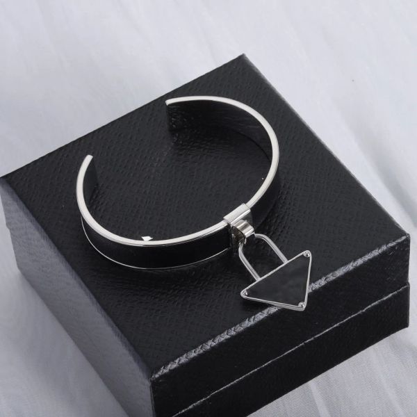 bracelet fashion designer triangle fashion bracelet gold plated titanium steel diamond women's nail bracelet sier classic designer, Black
bracelet fashion designer triangle fashion bracelet gold plated titanium steel diamond women's nail bracelet sier classic designer, Black