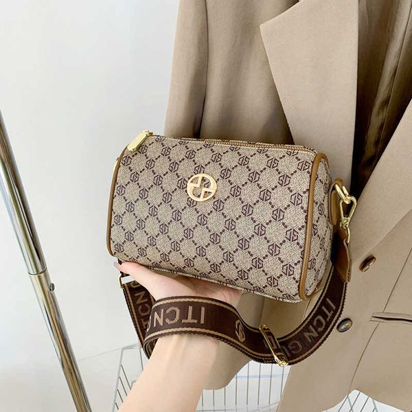 evening bags versatile crossbody high-end sense fashionable letter printing trendy women's shoulder bag
evening bags versatile crossbody high-end sense fashionable letter printing trendy women's shoulder bag