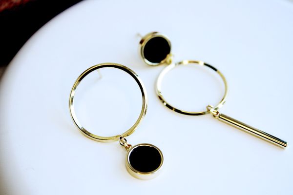 mismatched statement hoop earrings,asymmetrical gold dangle bar earrings,black earrings,geometrical earrings,art deco,925 silver posts, Golden;silver
mismatched statement hoop earrings,asymmetrical gold dangle bar earrings,black earrings,geometrical earrings,art deco,925 silver posts, Golden;silver