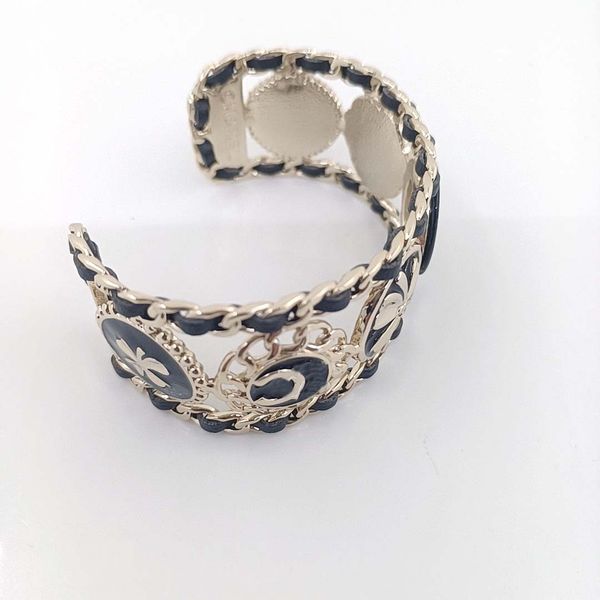 2023 luxury quality charm opened bangle with black enamel design flower shape hollow in 18k gold plated have box ps73334b, Golden
2023 luxury quality charm opened bangle with black enamel design flower shape hollow in 18k gold plated have box ps73334b, Golden