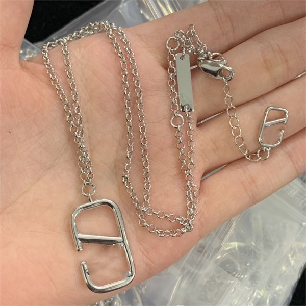 woman v logo pendant necklaces v letter designer pearl luxury metal jewelry women brand gold necklace 2132, Silver
woman v logo pendant necklaces v letter designer pearl luxury metal jewelry women brand gold necklace 2132, Silver