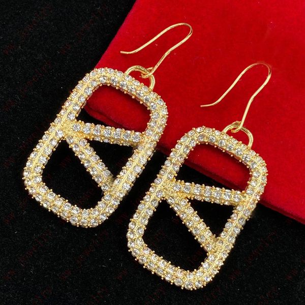 letters studded with diamond pendant earrings, metallic geometric patterns simple fashion, dinner parties, parties, gifts, designer fashion, Silver
letters studded with diamond pendant earrings, metallic geometric patterns simple fashion, dinner parties, parties, gifts, designer fashion, Silver