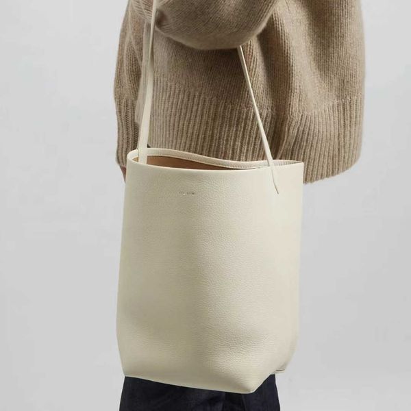 designer bags leather bag large capacity shoulder cowhide hand mother lichee grain head layer bucketclassic tote bag the row zwcz
designer bags leather bag large capacity shoulder cowhide hand mother lichee grain head layer bucketclassic tote bag the row zwcz