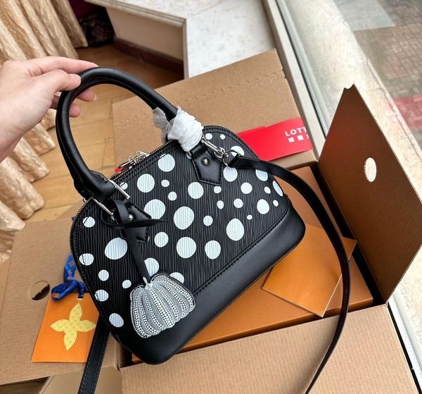 new alma bb old flower shell bags women's bags shoulder bags chain messenger bag leather handbags shell wallet purse ladies cosmetic cr
new alma bb old flower shell bags women's bags shoulder bags chain messenger bag leather handbags shell wallet purse ladies cosmetic cr