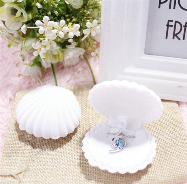5 color velvet shell shape jewelry boxes for pendant necklaces women luxury wedding engagement gift case packaging display8617739, Black;white
5 color velvet shell shape jewelry boxes for pendant necklaces women luxury wedding engagement gift case packaging display8617739, Black;white