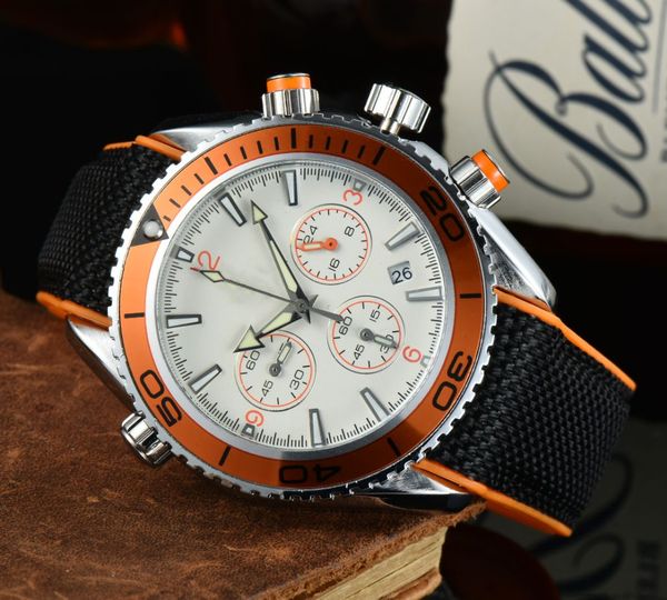 2023 men quartz movement watch grey dial mens stainless steel glass back sports rubber strap wristwarches, Slivery;golden
2023 men quartz movement watch grey dial mens stainless steel glass back sports rubber strap wristwarches, Slivery;golden