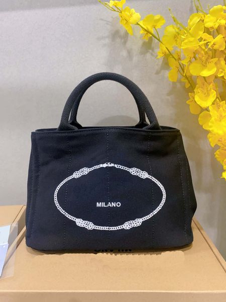 luxury designer messenger bag beach canvas wide shoulder strap letter tote bag large capacity shoulder slung handbag shopping bag
luxury designer messenger bag beach canvas wide shoulder strap letter tote bag large capacity shoulder slung handbag shopping bag