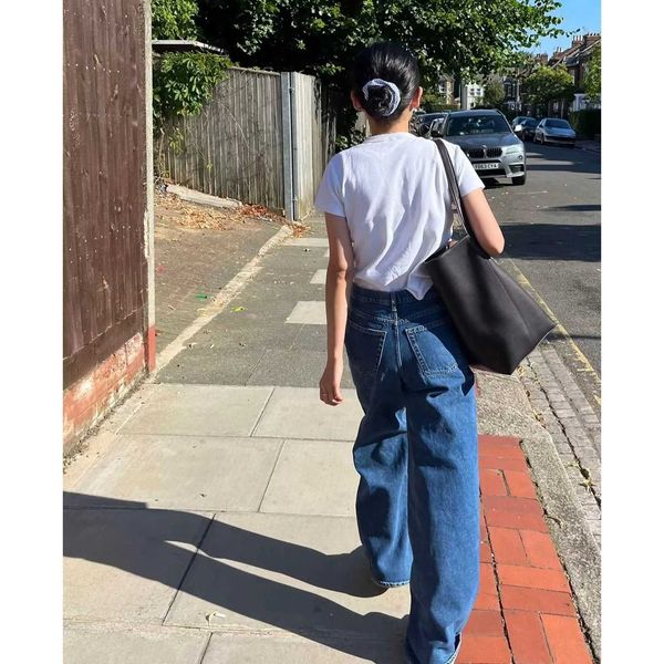 designer bags leather bag large capacity shoulder cowhide hand mother lichee grain head layer bucketclassic tote bag the row zhmj
designer bags leather bag large capacity shoulder cowhide hand mother lichee grain head layer bucketclassic tote bag the row zhmj