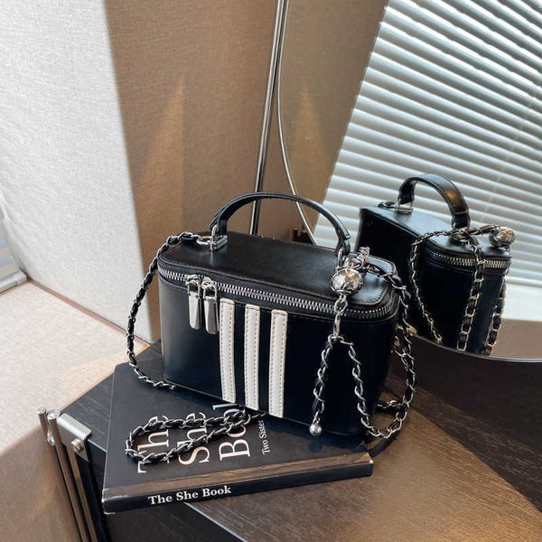 version chain bag for women's 2023 summer new fashion versatile handbag live streaming one sling shoulder crossbody bag
version chain bag for women's 2023 summer new fashion versatile handbag live streaming one sling shoulder crossbody bag