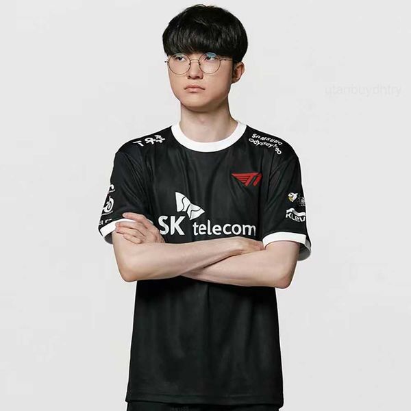 men's t-shirts 2023 lol t1 black jersey lck skt faker keria zeus oner gumayusi custom t shirt uniform men women fans e-sport hombre tee, White;black
men's t-shirts 2023 lol t1 black jersey lck skt faker keria zeus oner gumayusi custom t shirt uniform men women fans e-sport hombre tee, White;black