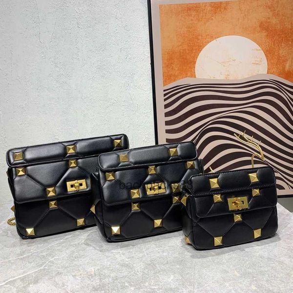 designer rivet women bags luxurys punk handbag portable shoulder crossbody chain loco bag vsling crossbody clutch dn1f 
designer rivet women bags luxurys punk handbag portable shoulder crossbody chain loco bag vsling crossbody clutch dn1f