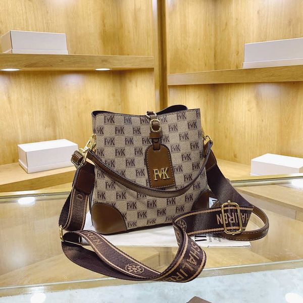 flower bucket bag large capacity one shoulder crossbody popular and fashionable handbag to ensure quality purses
flower bucket bag large capacity one shoulder crossbody popular and fashionable handbag to ensure quality purses