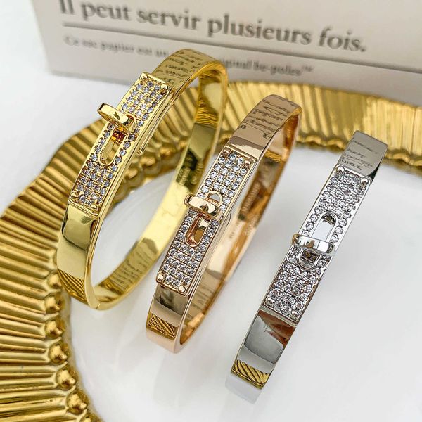 new kelly half diamond women's copper plated 18k temperament pig nose light luxury button bracelet, Golden;silver
new kelly half diamond women's copper plated 18k temperament pig nose light luxury button bracelet, Golden;silver