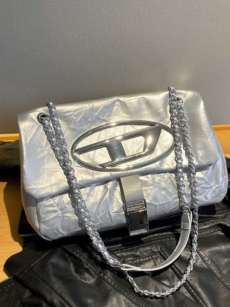 high capacity nylon cloth bag for women's 2023 new summer super locomotive style small square bag chain underarm bag
high capacity nylon cloth bag for women's 2023 new summer super locomotive style small square bag chain underarm bag