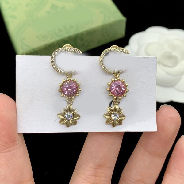 Luxury Chain Letters 18K Gold Plated Earrings Ear Stud For Fashion Women Brand Pearl Crystal Geometric Ear Hook Clip Wedding Engagement Party Jewelry Gift 
Luxury Chain Letters 18K Gold Plated Earrings Ear Stud For Fashion Women Brand Pearl Crystal Geometric Ear Hook Clip Wedding Engagement Party Jewelry Gift