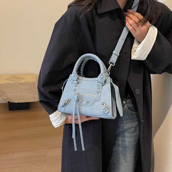 evening bags 2023 new chic fashion simple rivet locomotive handheld one shoulder oblique cross tidal women's bag
evening bags 2023 new chic fashion simple rivet locomotive handheld one shoulder oblique cross tidal women's bag