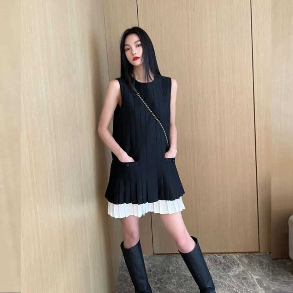 summer women's black crewneck sleeveless patchwork pleat dress, polyester fabric soft comfortable not shrink, loose version of casual f, Black;gray
summer women's black crewneck sleeveless patchwork pleat dress, polyester fabric soft comfortable not shrink, loose version of casual f, Black;gray
