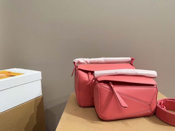 newdesigner bags shoulder handbags fashion brand women geometric package leather handbag for ladiesversatile style
newdesigner bags shoulder handbags fashion brand women geometric package leather handbag for ladiesversatile style