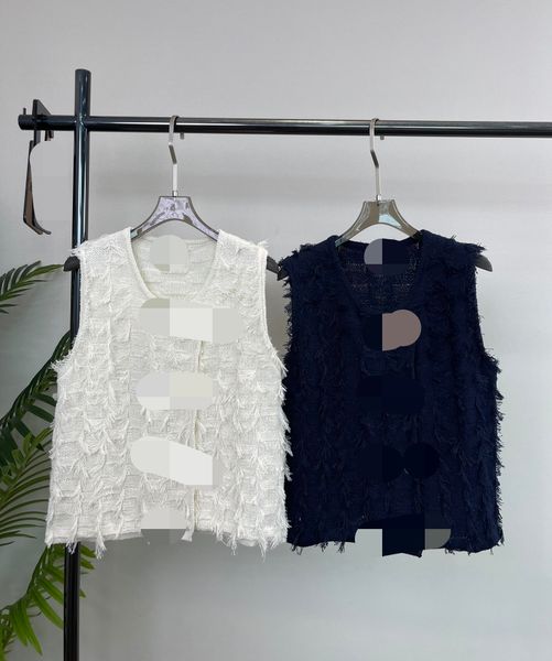 725 2023 autumn runway pullover brand same style pullover button sweater white black sleeveless crew neck fashion clothes womens qian688
725 2023 autumn runway pullover brand same style pullover button sweater white black sleeveless crew neck fashion clothes womens qian688