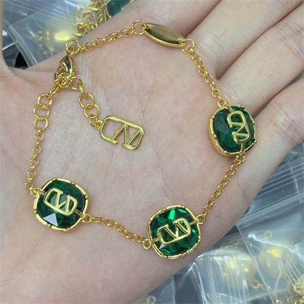 woman v logo charm bracelets letter v gold metal chain bracelet designer luxury cuff jewelry women accessories 67, Golden;silver
woman v logo charm bracelets letter v gold metal chain bracelet designer luxury cuff jewelry women accessories 67, Golden;silver
