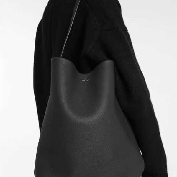 designer bags leather bag large capacity shoulder cowhide hand mother lichee grain head layer bucketclassic tote bag the row keeh
designer bags leather bag large capacity shoulder cowhide hand mother lichee grain head layer bucketclassic tote bag the row keeh
