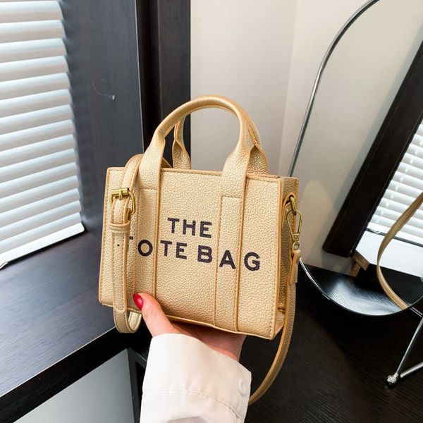 small bag women's 2023 new crocodile pattern handheld tote bag small premium texture printing letter one shoulder crossbody
small bag women's 2023 new crocodile pattern handheld tote bag small premium texture printing letter one shoulder crossbody