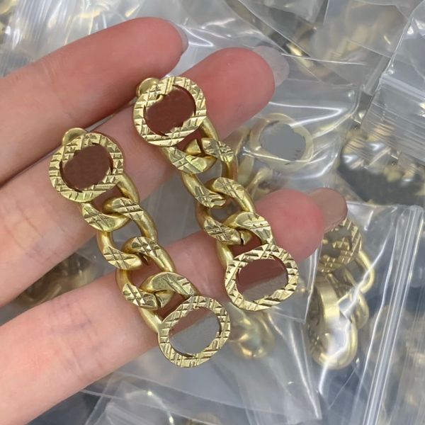 simple letter chain hollow out long style earrings designer for women ear stud earring letter earring jewelry wedding party gift cgue3 -11, Golden;silver
simple letter chain hollow out long style earrings designer for women ear stud earring letter earring jewelry wedding party gift cgue3 -11, Golden;silver