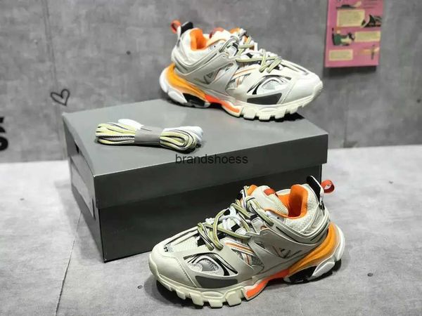 good quality men women shoes track 3 3.0 balenciga sneakers triple white black sandals gomma leather trainer nylon printed platform trainers
good quality men women shoes track 3 3.0 balenciga sneakers triple white black sandals gomma leather trainer nylon printed platform trainers