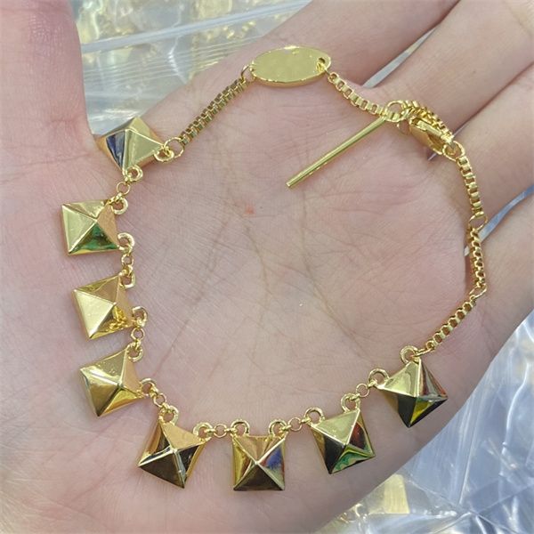 woman v logo charm bracelets letter v gold metal chain bracelet designer luxury cuff jewelry women accessories 5523234, Golden;silver
woman v logo charm bracelets letter v gold metal chain bracelet designer luxury cuff jewelry women accessories 5523234, Golden;silver