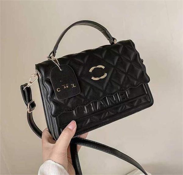 designer female shoulder bag small square bags for women pure color vintage crossbody bags pu leather flap handbags
designer female shoulder bag small square bags for women pure color vintage crossbody bags pu leather flap handbags