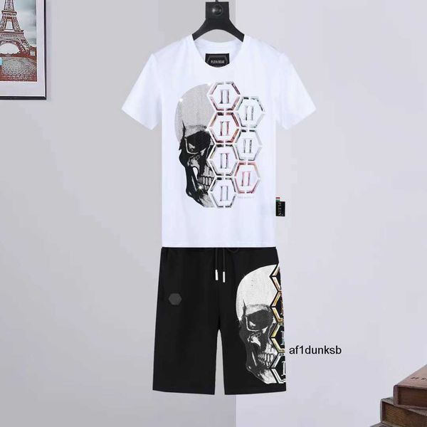 suit plein philipps bear mens sets t shirts shorts crystal skull joer tracksuit men t-shirts sporting casual tracksuits 14668, Gray
suit plein philipps bear mens sets t shirts shorts crystal skull joer tracksuit men t-shirts sporting casual tracksuits 14668, Gray