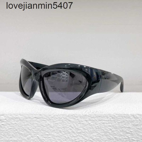 2023 fashion design sunglasses %80 factory wholesale and retail new b family's irregular sunglass same style uv ristant slimming for me, White;black
2023 fashion design sunglasses %80 factory wholesale and retail new b family's irregular sunglass same style uv ristant slimming for me, White;black