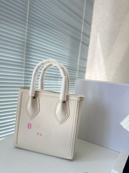 5a high-quality tote designer classic handbag large-capacity travelling shoulder ladies bag fashion luxury women shopping bags
5a high-quality tote designer classic handbag large-capacity travelling shoulder ladies bag fashion luxury women shopping bags