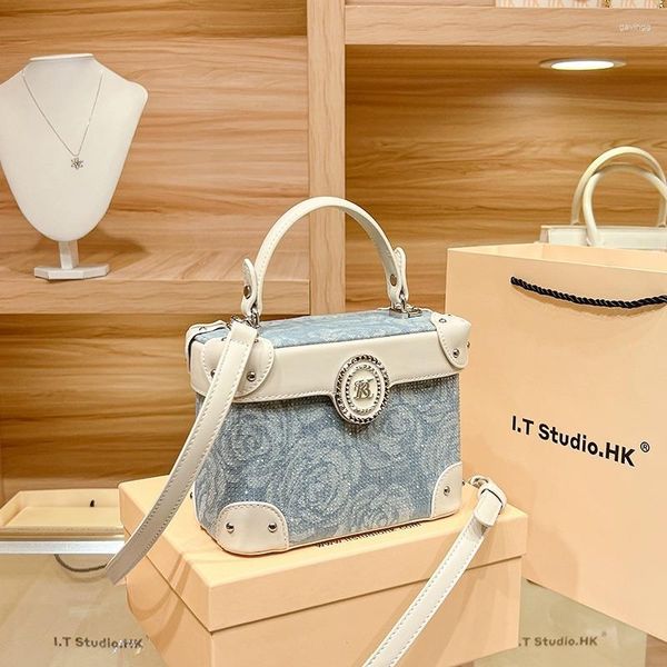 light luxury brand women's retro handbag genuine leather advanced designer one shoulder crossbody bag
light luxury brand women's retro handbag genuine leather advanced designer one shoulder crossbody bag