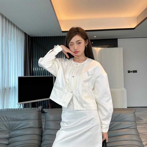 spring and autumn ladies round neck small fragrant wind triangle paste jacket jacket, satin fabric comfortable texture, casual fashion daily, Black;brown
spring and autumn ladies round neck small fragrant wind triangle paste jacket jacket, satin fabric comfortable texture, casual fashion daily, Black;brown