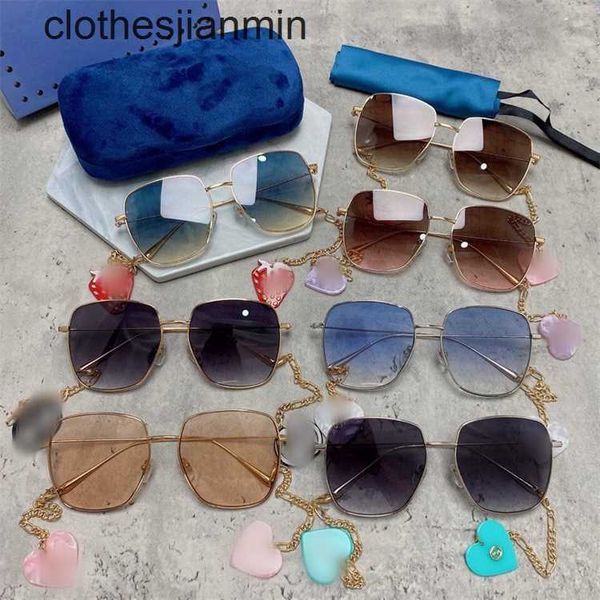 2023 fashion design sunglasses %80 factory wholesale and retail g family box chain sunglass ins ni ni's same love strawberry pendant su, White;black
2023 fashion design sunglasses %80 factory wholesale and retail g family box chain sunglass ins ni ni's same love strawberry pendant su, White;black