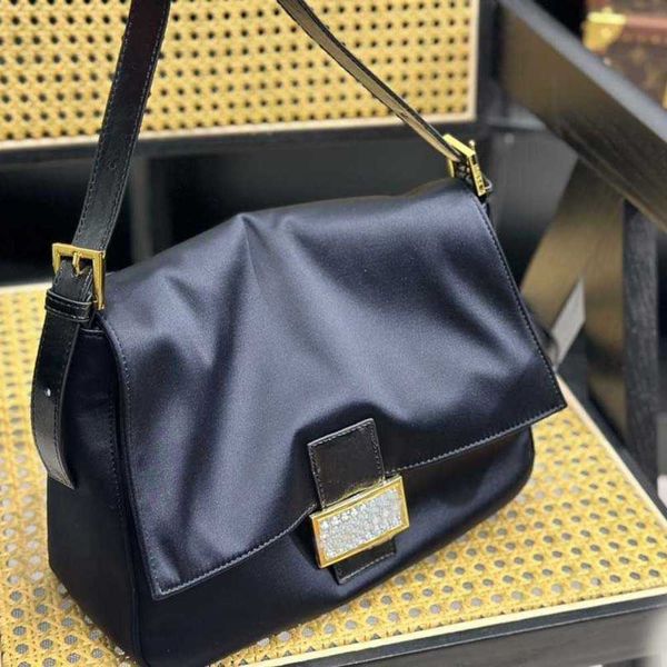 brand luxury design satin black messenger bag shoulder crossbody handbag purse single messengers purses 230628
brand luxury design satin black messenger bag shoulder crossbody handbag purse single messengers purses 230628
