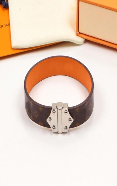 luxury designer bangle letter gold link 18k gold plated brand jewelry premium lover accessory gift without box1777876, Black
luxury designer bangle letter gold link 18k gold plated brand jewelry premium lover accessory gift without box1777876, Black