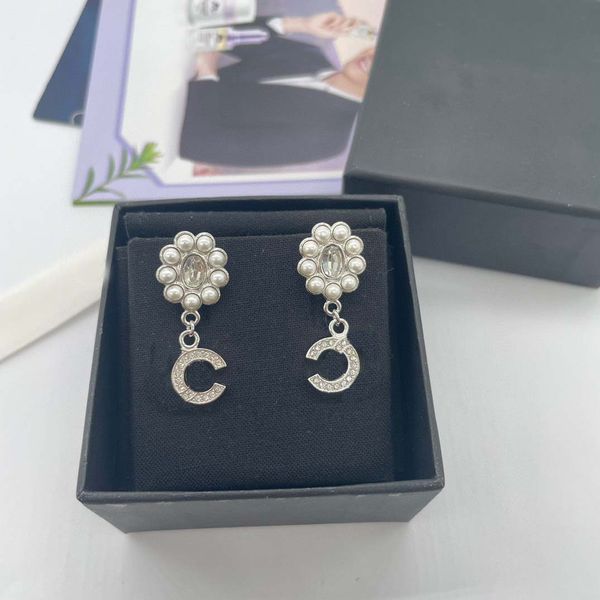 2023 luxury quality charm drop earring with flower design and nature shell sparkly diamond in silver plated have box stamp ps7357b, Golden
2023 luxury quality charm drop earring with flower design and nature shell sparkly diamond in silver plated have box stamp ps7357b, Golden