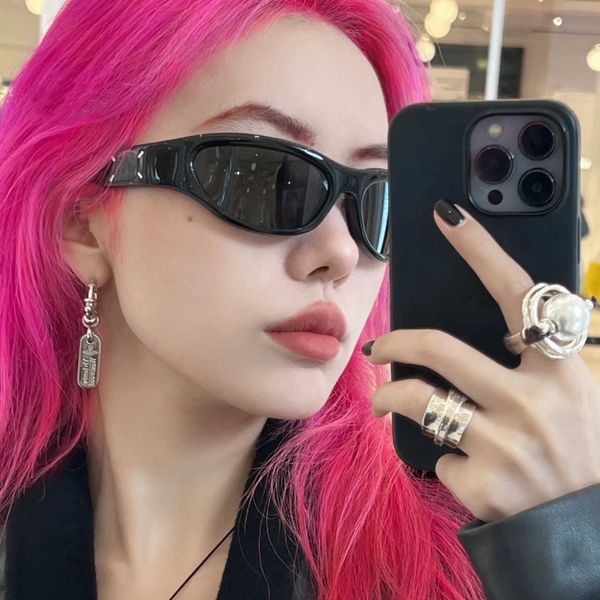 new y2k spicy girl style gm riding future technology sense 003 sunglasses, White;black
new y2k spicy girl style gm riding future technology sense 003 sunglasses, White;black