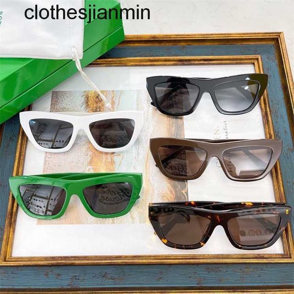 2023 fashion design sunglasses %80 factory wholesale and retail b family style personalized green plate cat's eye square sunglass ins n, White;black
2023 fashion design sunglasses %80 factory wholesale and retail b family style personalized green plate cat's eye square sunglass ins n, White;black